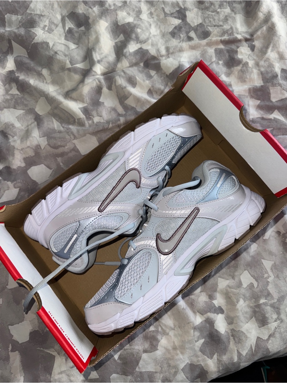 Nike v-5 RNR Youth Light Blue and White Sneakers